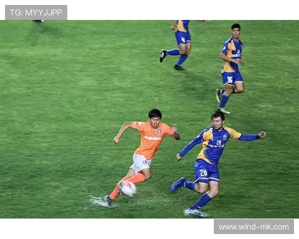 越南队主场氛围火爆，球迷热情助威点燃河内夜空