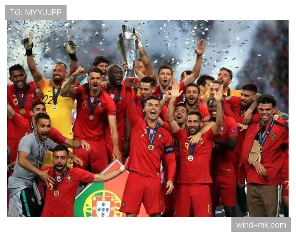 欧洲杯赛场歌声激荡 球迷热情助威点燃荣耀之争