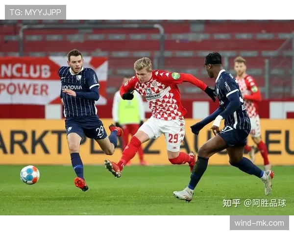 美因茨德甲上演精彩逆转,斩获关键三分 美因茨德甲上演精彩逆转,斩获关键三分